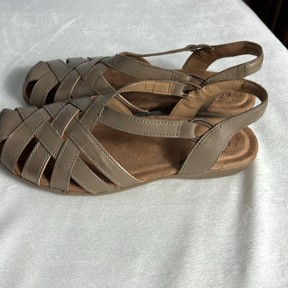 Earth Origins Tan Leather Sandals - Picture 5 of 9
